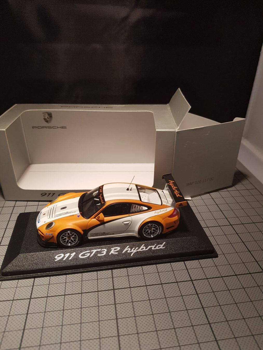 Porsche Voitures modèles: Porsche 911 GT3 R hybrid – Neuf avec emballage d'origine à Chézard-St-Martin par AlPat-Collections 3