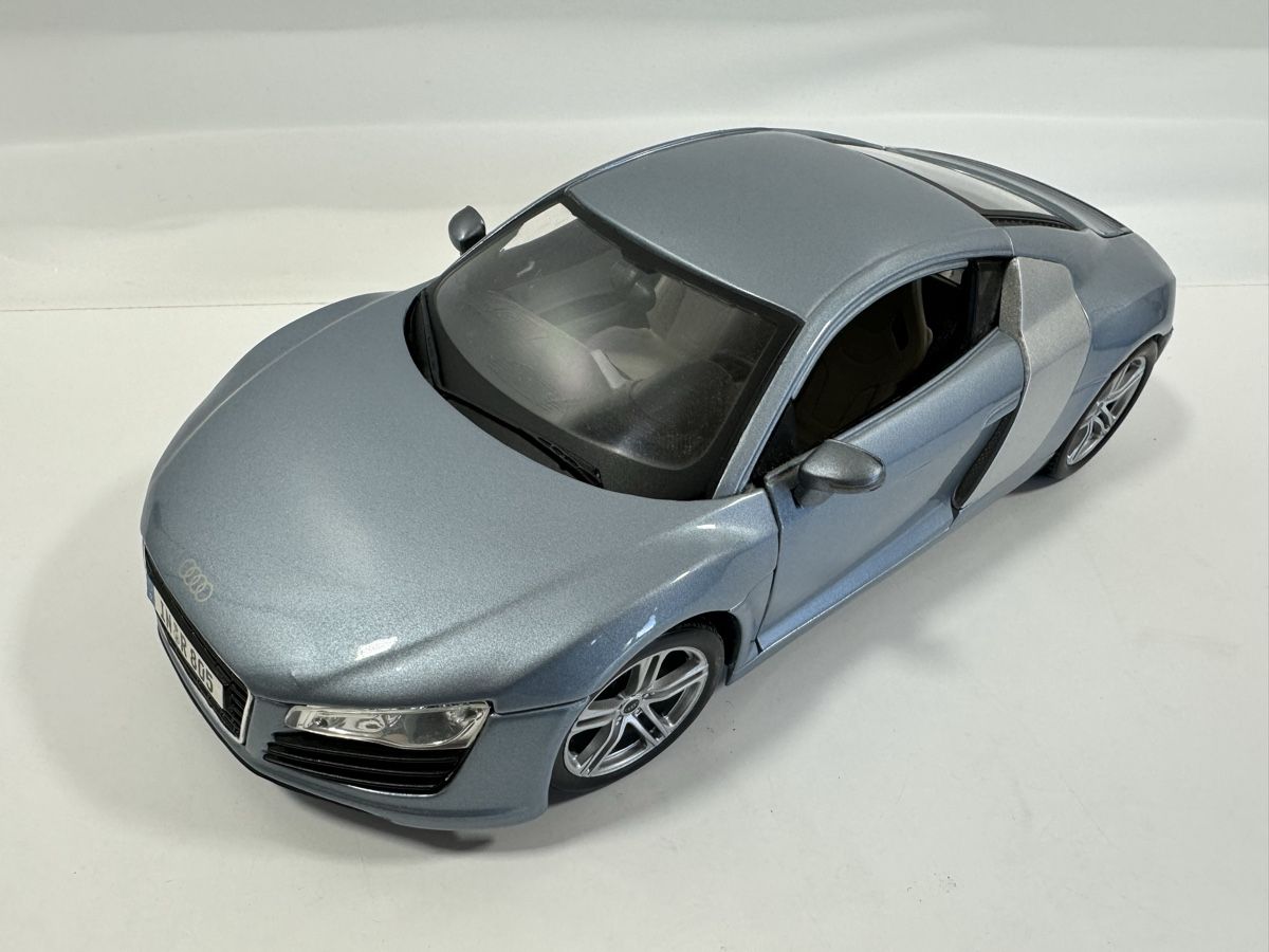 Maisto Modellautos: Audi R8 1:18, blau-silber, MAISTO – Gebraucht aus Zofingen von rf9_x2xt 1
