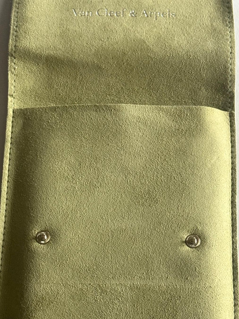 Portagioie: Van Cleef Arpels Alhambra Collier Etui a. feinstem Wildleder – Usato da Chêne-Bourg venduto da jarry1