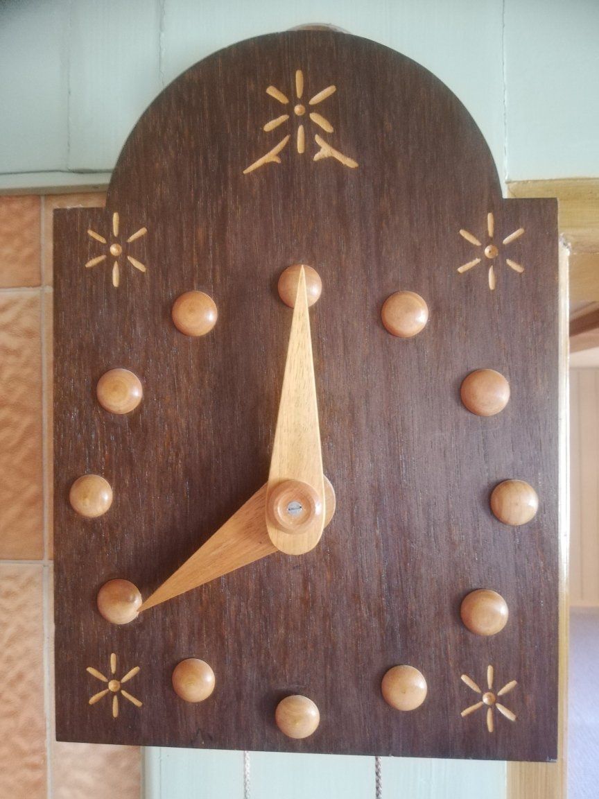 Swiss Uhren: Holz-Wanduhr – Gebraucht aus Wolhusen von limaka
