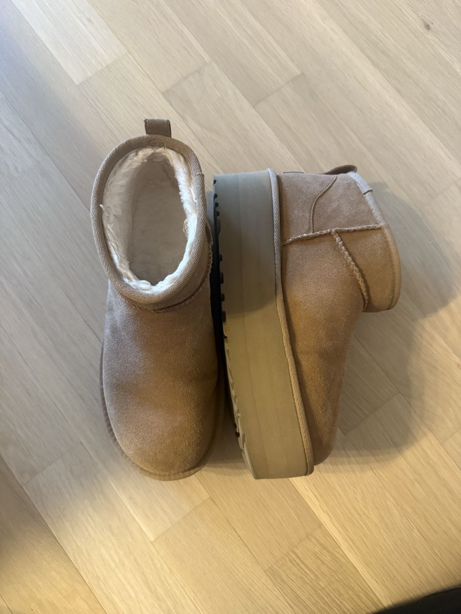 Ugg Scarpe da donna: Mini Uggs Plateau Grösse 39 – Usato da Konolfingen venduto da chl_my55 1