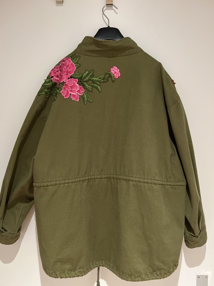 Jacken: Jacke olive Onesize, megacool, salopper Schnitt – Gebraucht aus schaan von Ak9jg8 1