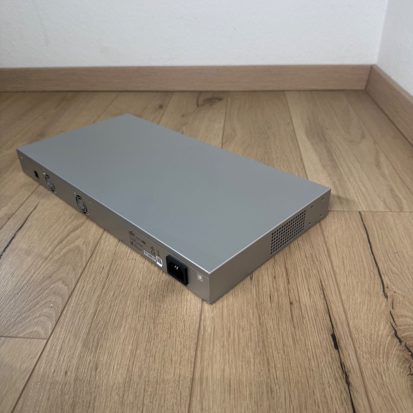 Ubiquiti Hubs & Switches: Ubiquiti UniFi Switch 16-PoE 150W – Gebraucht aus Sursee von Stofi 1