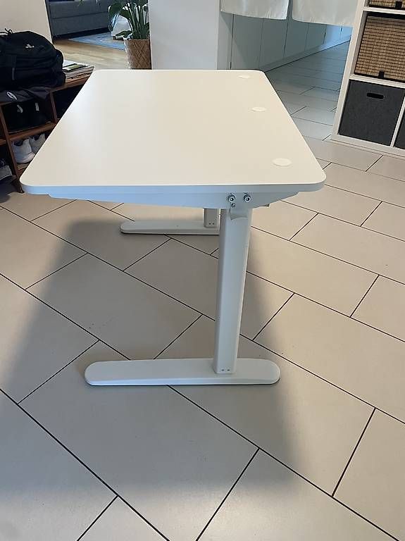 Schreibtische: IKEA RELATERA Schreibtisch 90x60 cm – Gebraucht aus Luzern von ethnicolor 1