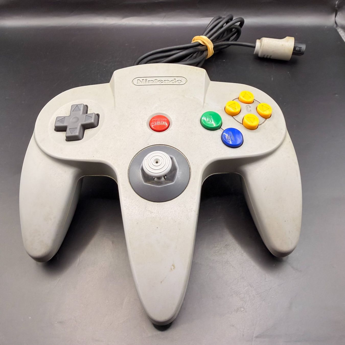 Nintendo Controller: Nintendo 64 Controller Grau – optische Mängel – Usato da Düdingen venduto da Nerdworld