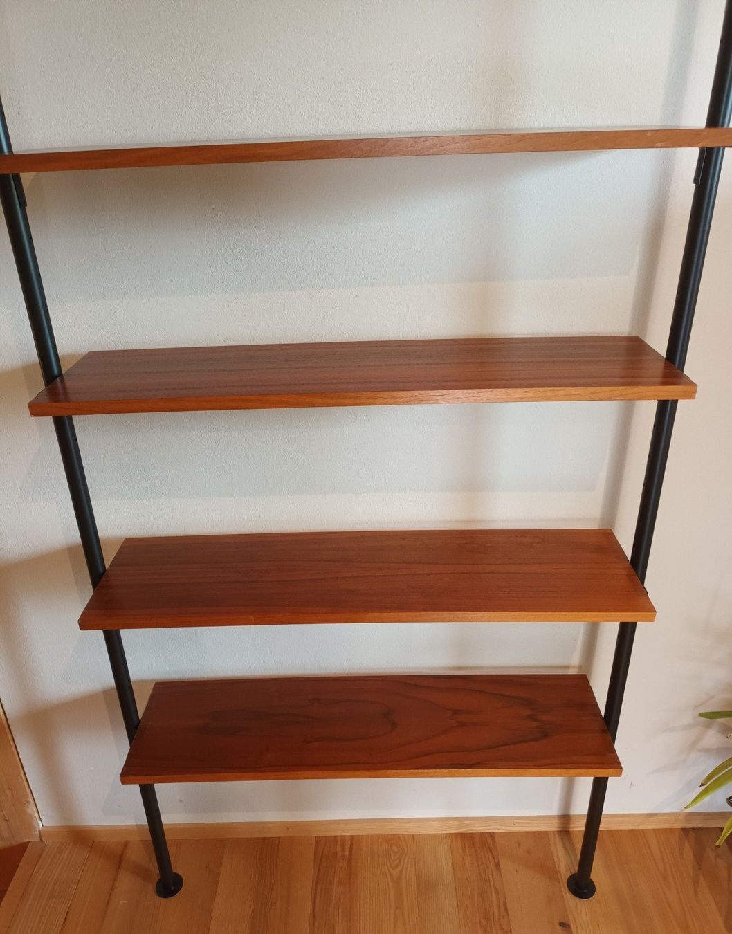 Scaffali: Midcentury Teleskopregal - Vintage – Usato da Wikon venduto da Freu 2