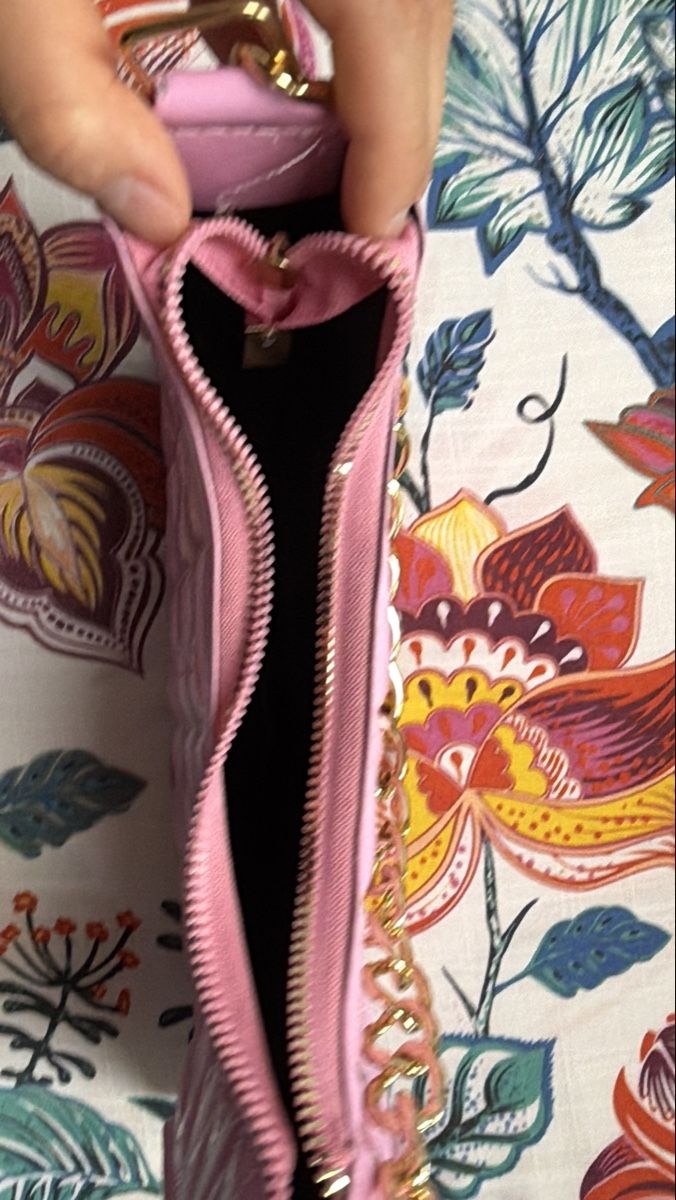 Sacs femmes: Handtasche Pink Lack Lederoptik  – D'occasion à Amriswil par flo_r2xt 1