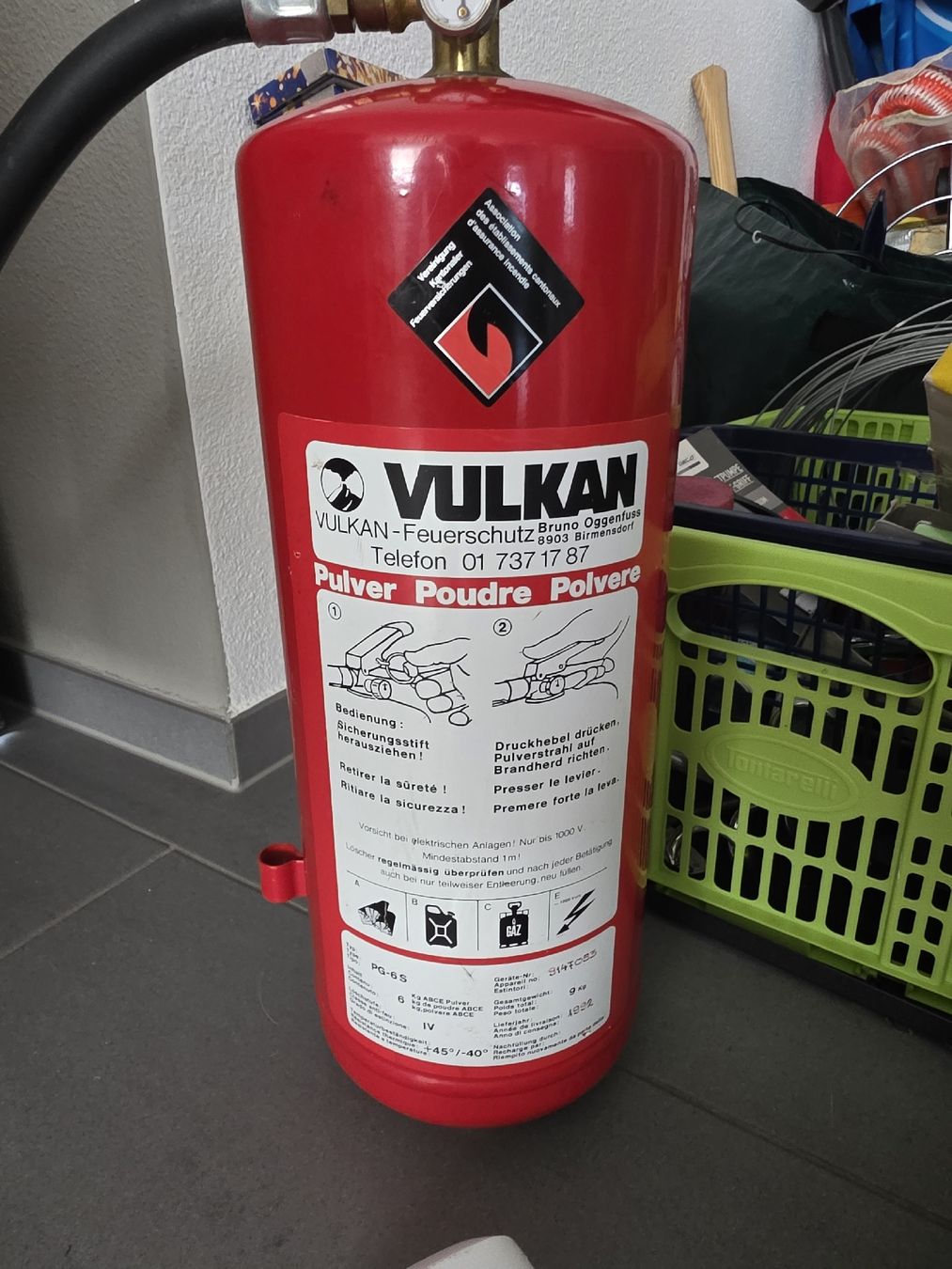 Feuerlöscher: Staubfeuerlöscher – Neu und originalverpackt aus Wohlen AG von Burton01