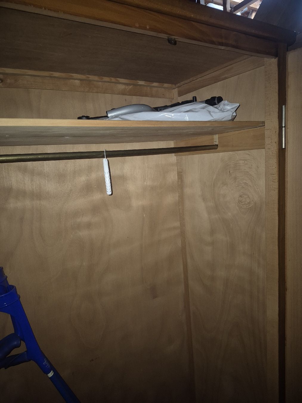 Armoires: Alter Holzschrank – D'occasion à Bern par san_kcw5 1