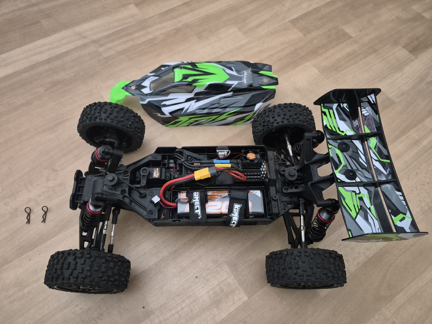 RC Kits de montage: Hobbytech Buggy Rogue 2.0 Grün RTR 1:8 – Neuf (Voir description) à Dielsdorf par BARDARRU 1