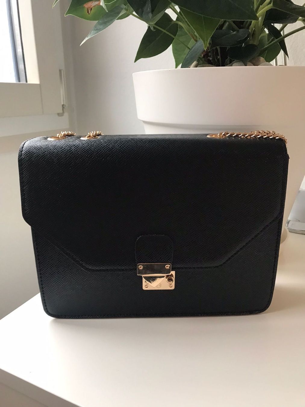 Taschen für Damen: Sac à main MADDISON noir, NEUF – Gebraucht aus Bussigny von coltroc