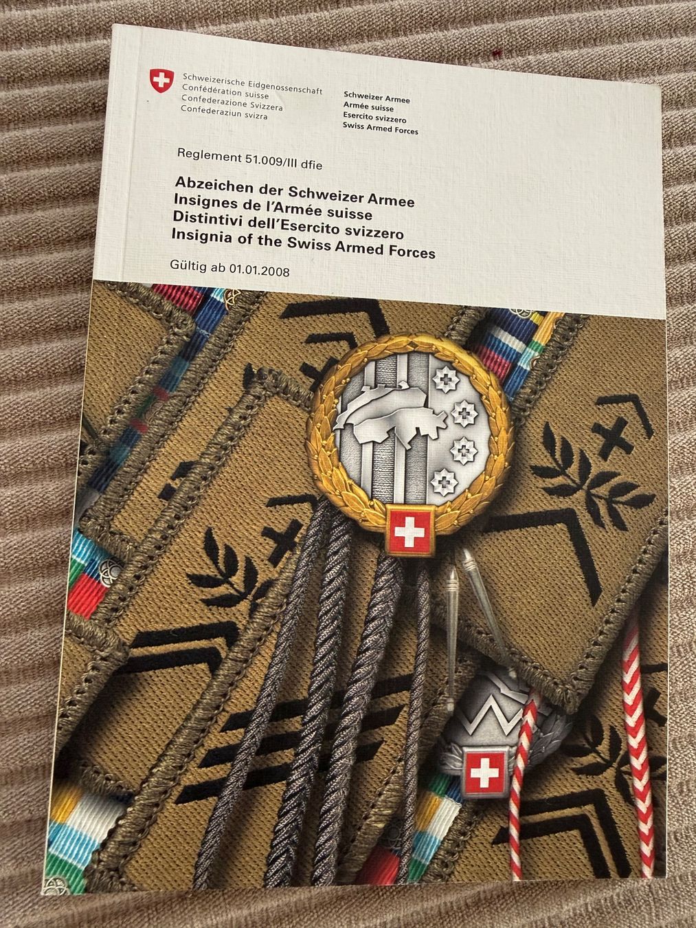 Libri: Reglement: Die Abzeichen der Schweizer Armee – Usato da Brütten venduto da Hst1