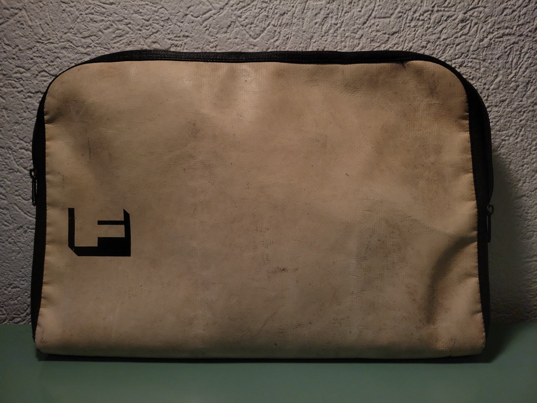 Freitag Covers & Borse: FREITAG Playcrew First Run Laptop-Hülle – Usato da Zürich venduto da RepairandCare