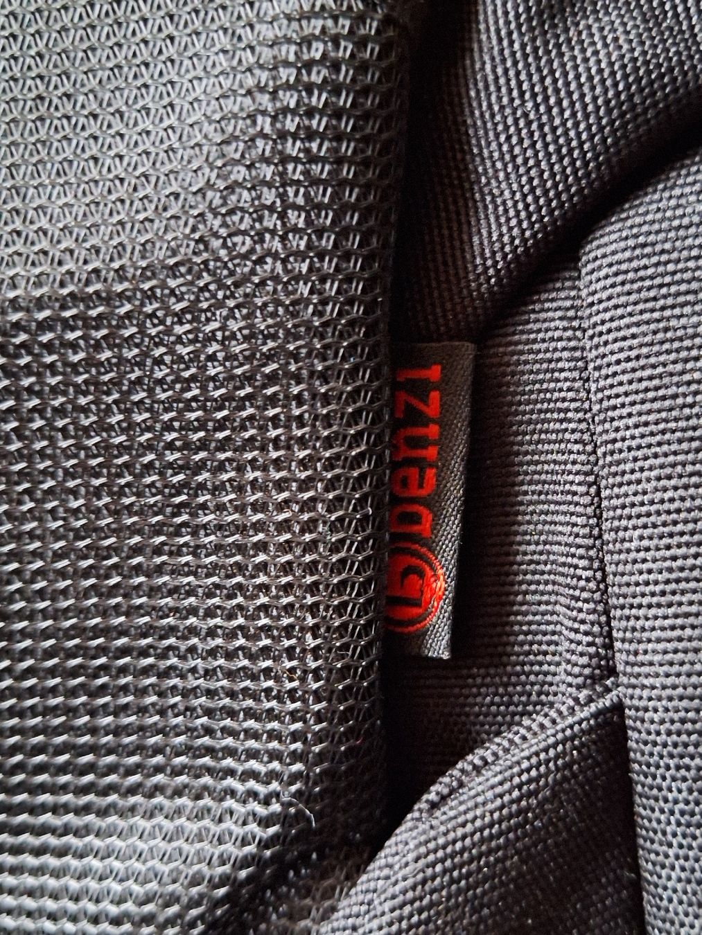 Zaini: Rucksack schwarz gelb  – Usato da Niederglatt ZH venduto da Bobsli 4