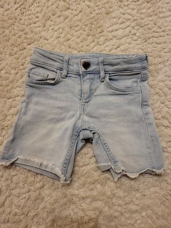 Helle Jeans-Shorts Gr. 98 für kleine Entdecker im Sommer!
