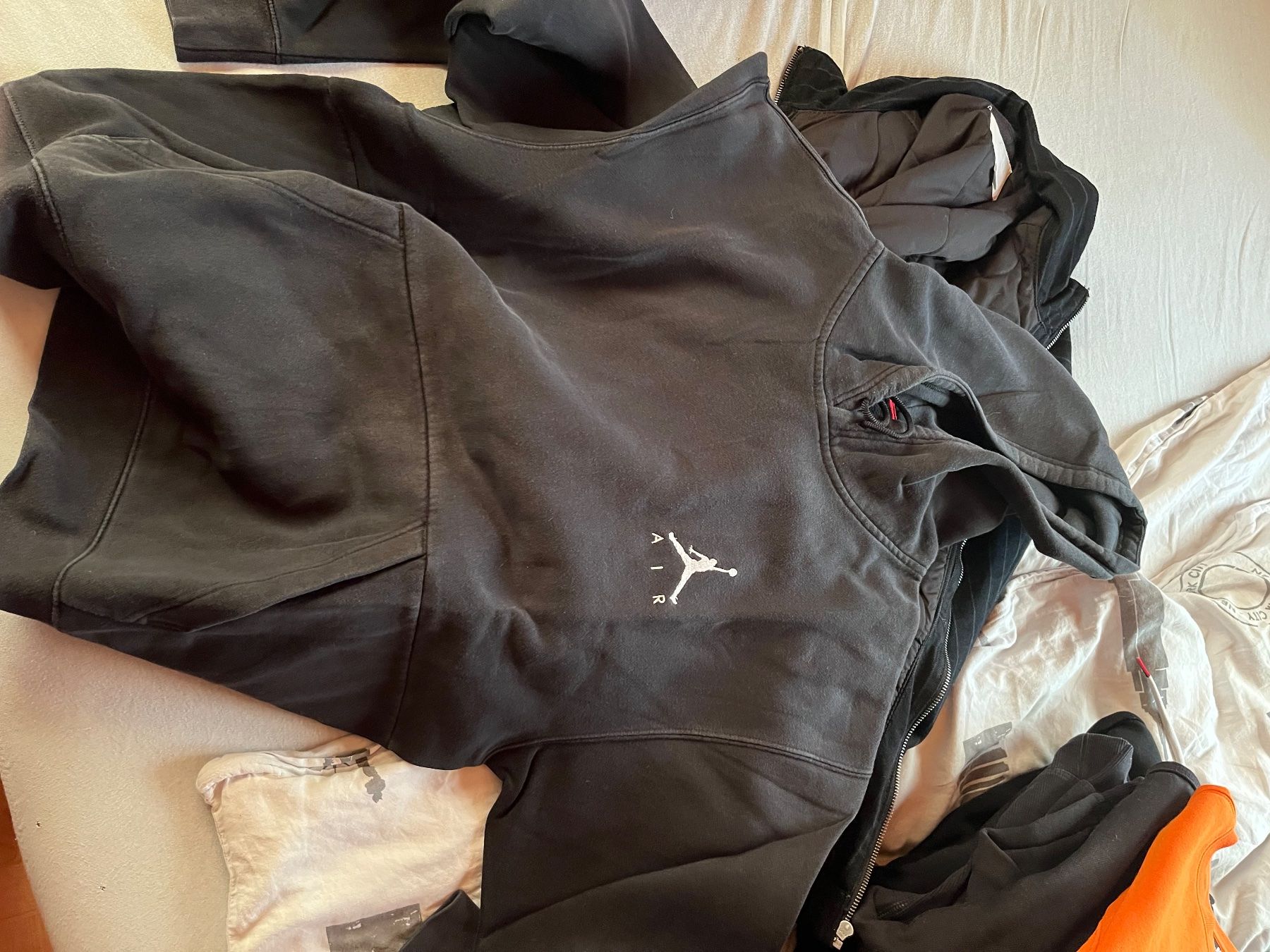Jordan Pulls & Sweat-shirts: Hoodie Jordan M – D'occasion à Treyvaux par afa_7zpz
