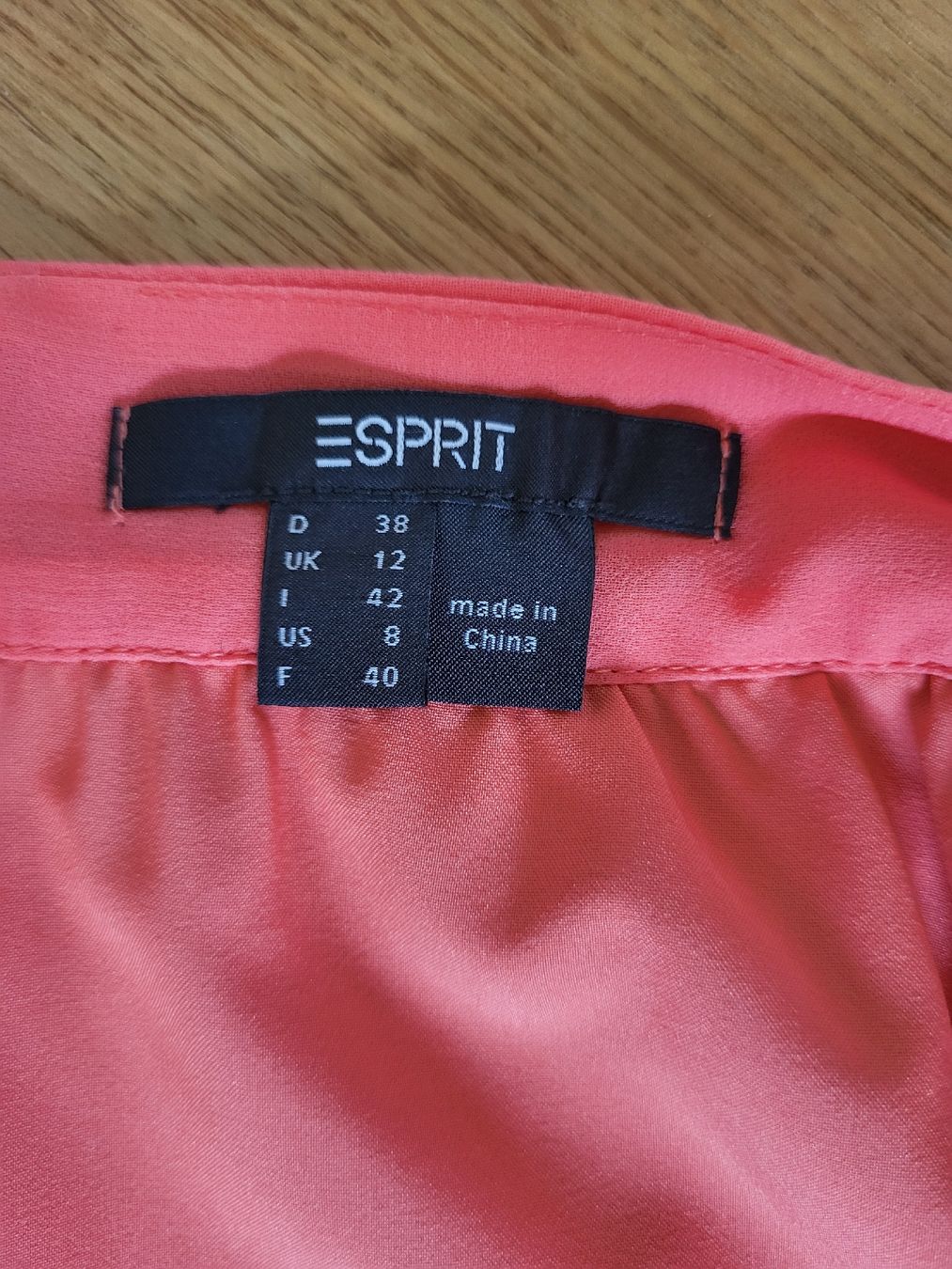 Esprit Gonne: Esprit Plissée Jupe lachs/weiss Gr. 38 – Nuovo (secondo la descrizione) da St.Gallen venduto da Einstein87 2
