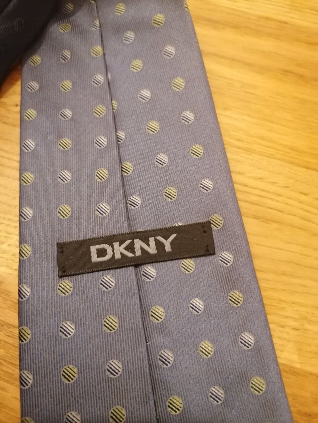 Cravatte: DKNY 100% Seide Krawatte - Nr. 241 – Usato da Basel venduto da vintagecollector 2