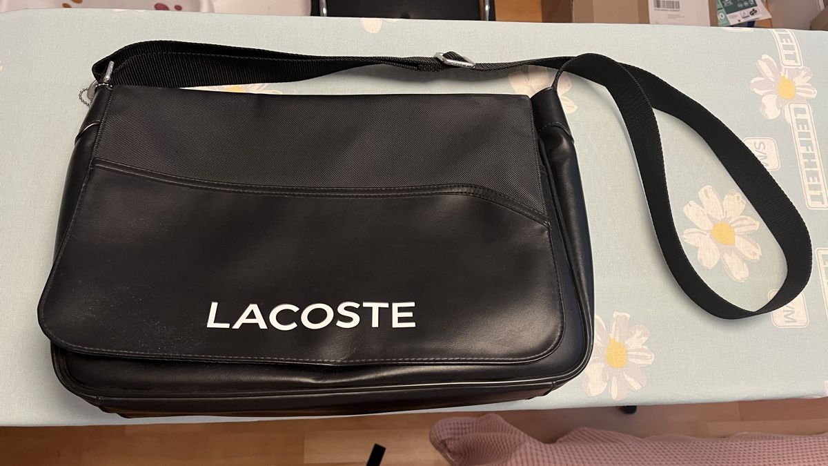 Lacoste Borse: Lacoste Umhangetasche – Usato da Emmenbrücke venduto da Hamster-Traum