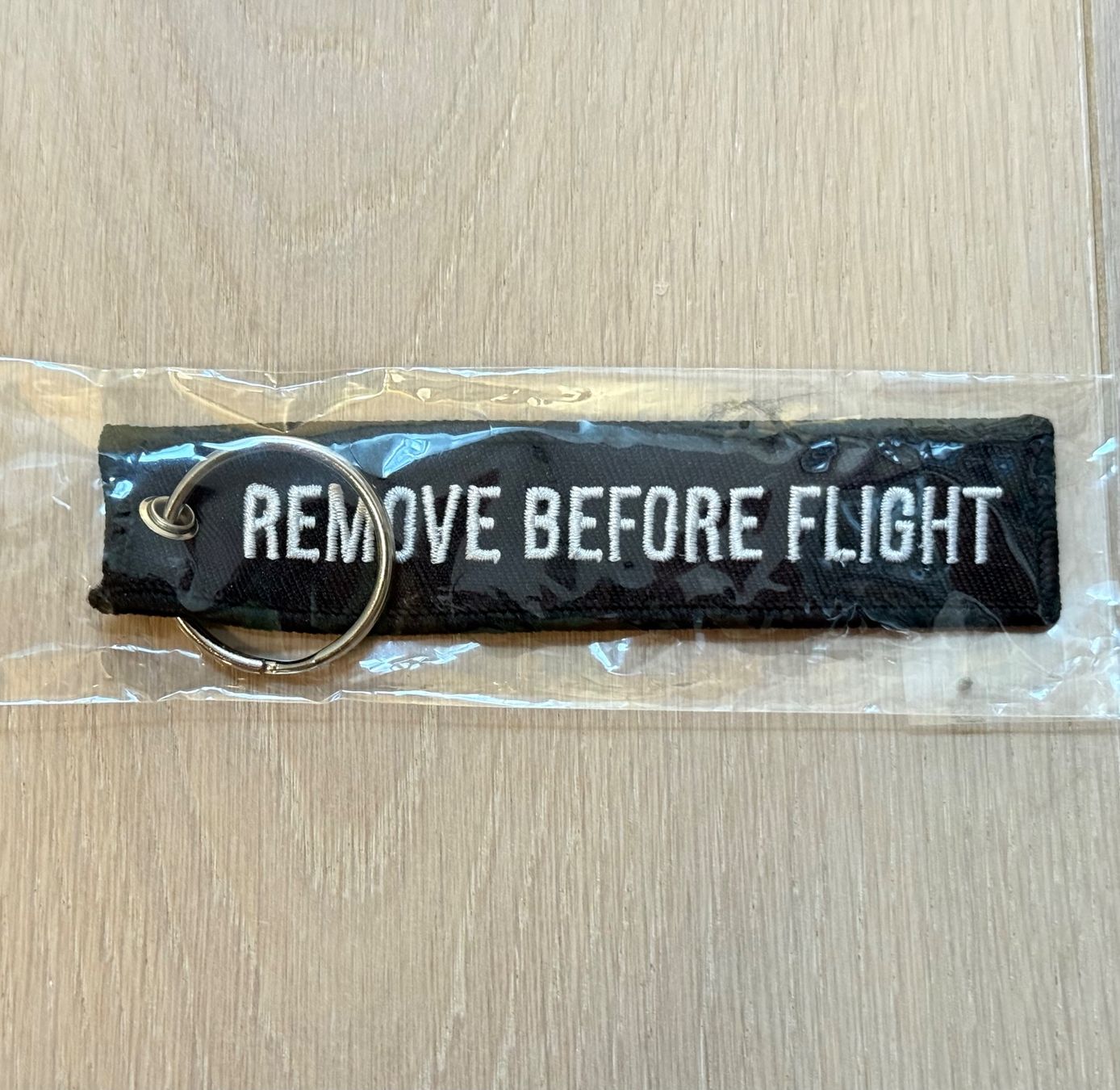 Portachiavi: Porte-clés "Remove before flight" - Air Canada - Noir ! – Nuovo (secondo la descrizione) da Denges venduto da peumens 1