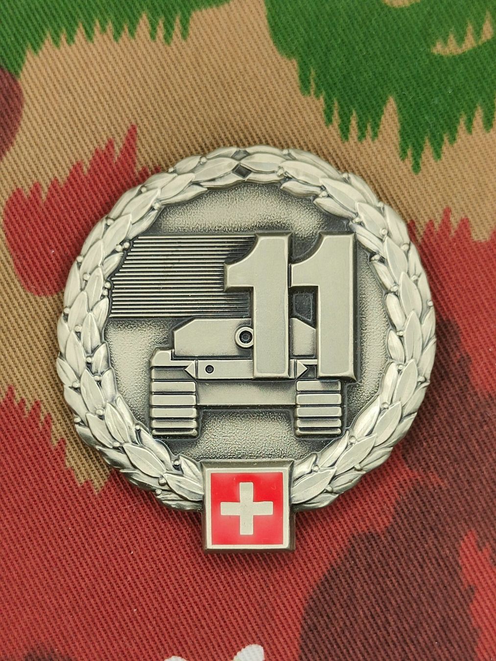 Schweizer Armee Uniformen: Béretemblem Mechanisierte Brigade 11 – Gebraucht aus Bauma von