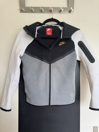 Nike Tech Fleece Trainer (Jacke und Hose) Grösse 140