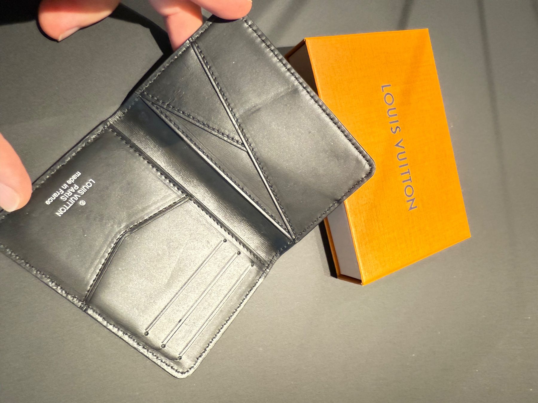 Portafogli: Louis Vuitton Taschenorganizer/ Kartenetui mit Box – Usato da Zollikofen venduto da Level_911 1