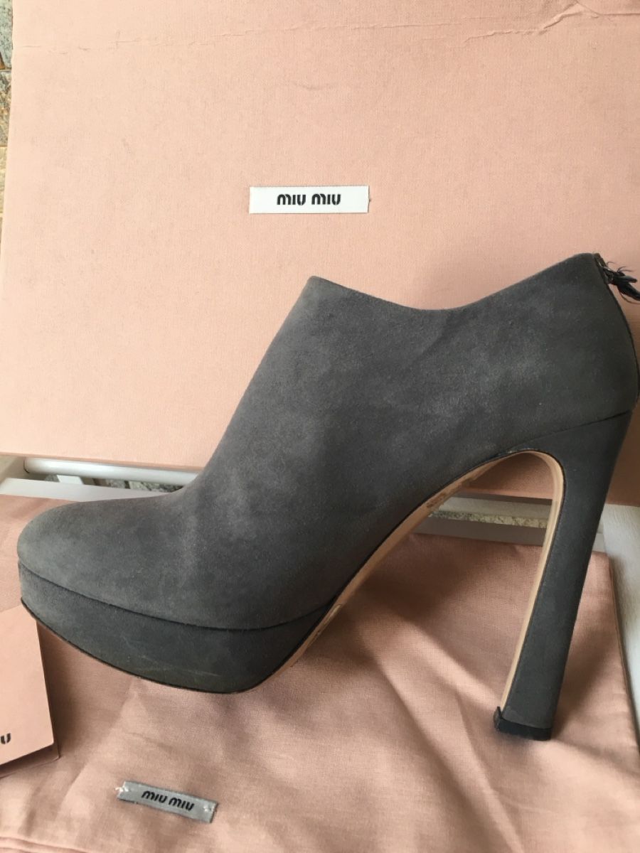 Miu Miu Scarpe da donna: Miu Miu Grey Suede Ankle Boots Size 38,5 – Usato da Oberwil b. Zug venduto da fis_2wtq 4