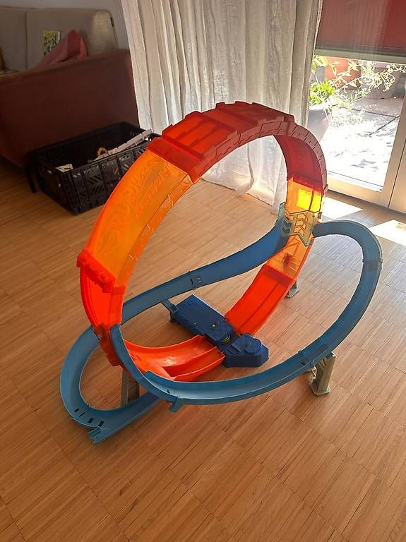 Spielzeuge: Hot Wheels Action Riesen Looping Crash Trackset – Gebraucht aus Zürich von Fonebone1