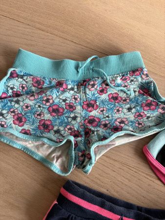 Shorts Mädchen okay Gr. 104 geblümt türkis