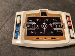 TOMY ELECTRONIC HANDHELD GAME VON 1980