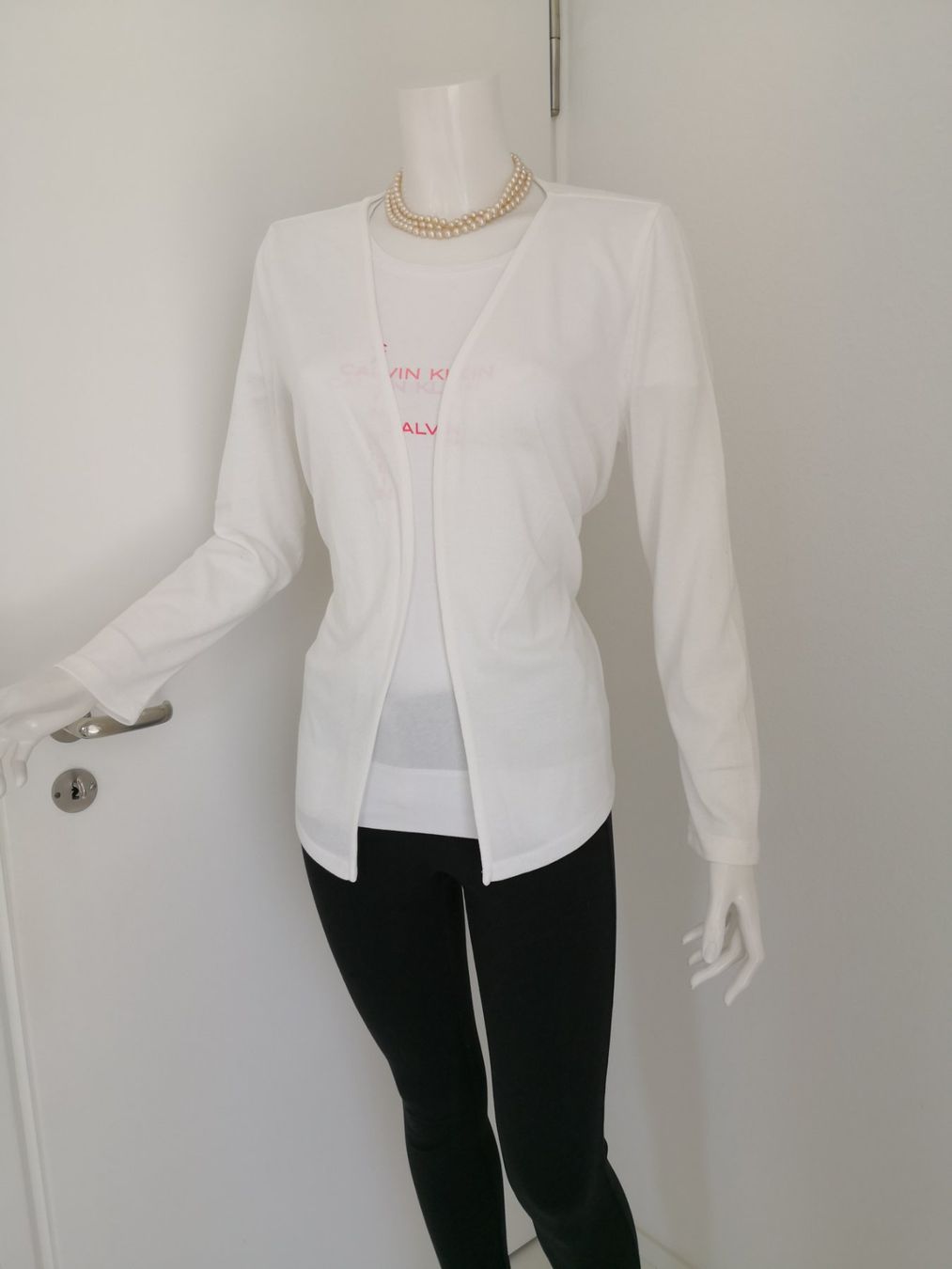 Jacken: 🤩STRICK-CARDIGAN WEISS – Gebraucht aus Olten von Naja-Twins-Twins 7