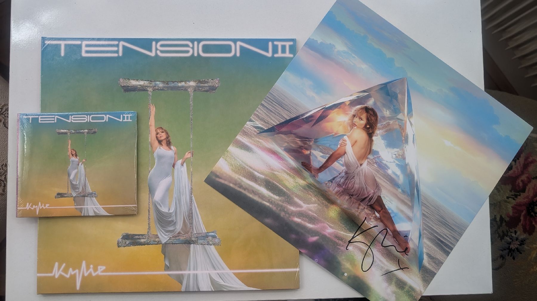 Dischi in vinile: Kylie Minogue Tention 2 Vinyl + CD + Signed Lithograph – Nuovo e nell'imballaggio originale da Zürich venduto da FashionSales 1