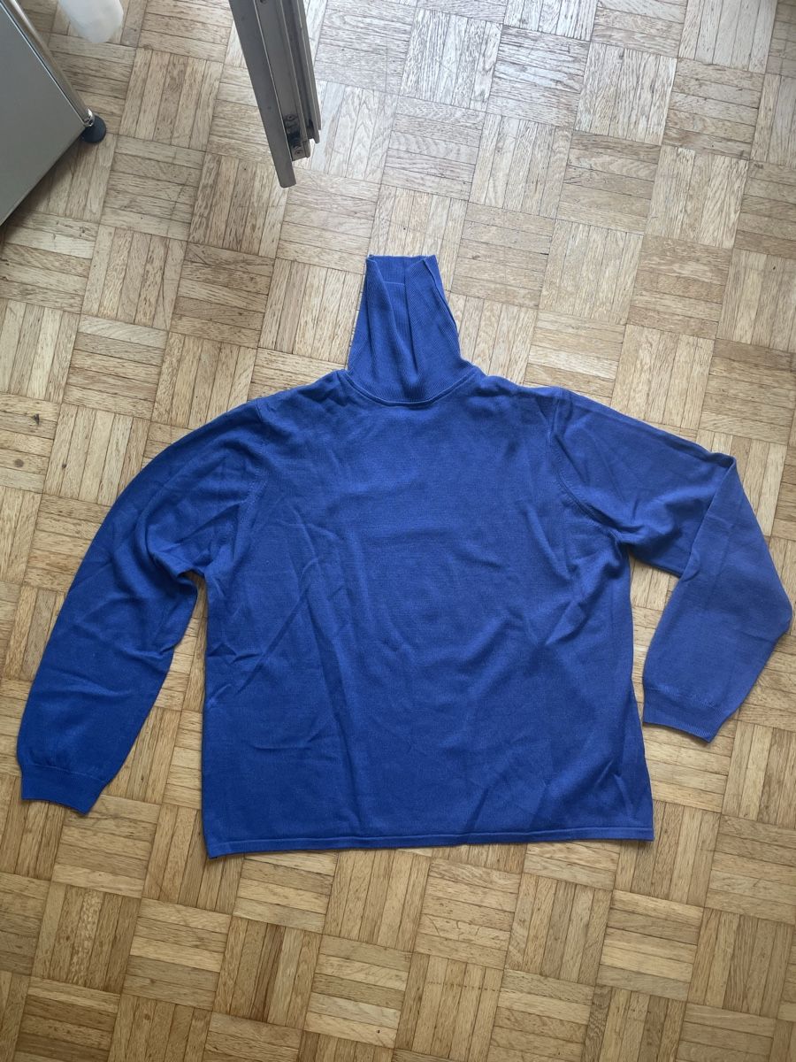 Maglioni & Felpe: Schöner Rollkragenpullover in blau – Usato da Zürich venduto da Carlajimena 1