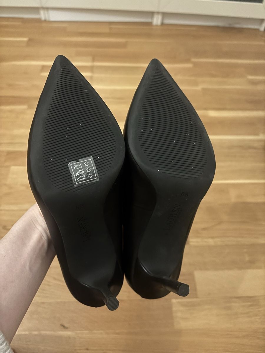 Ralph Lauren Scarpe da donna: Schwarze Leder Pumps von Ralph Lauren – Nuovo (secondo la descrizione) da Zumikon venduto da lar_h5tb 4