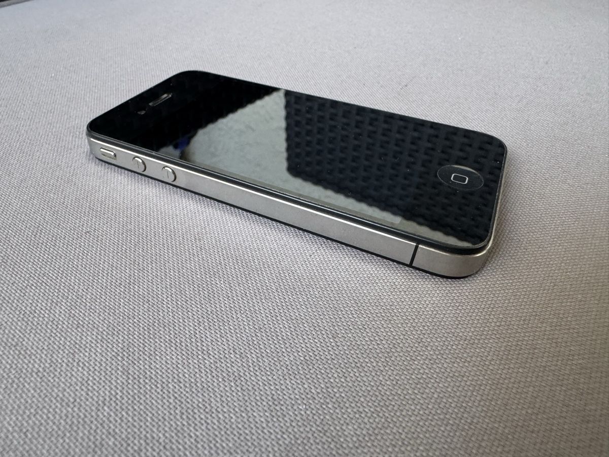 Apple Telefoni cellulari / Smartphones: Apple iPhone 4.  16GB.      Comme Neuf – Usato da Lausanne venduto da Denis- 6