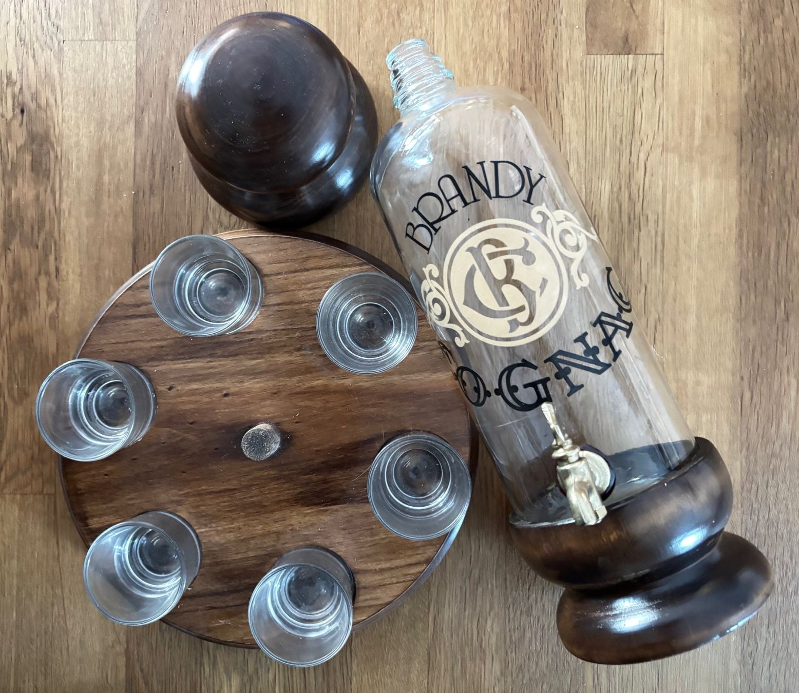 Altro: Schnaps-Set mit 6 Gläsern & Cognacflasche mit Auslaufhahn – Usato da Niederönz venduto da melodie015