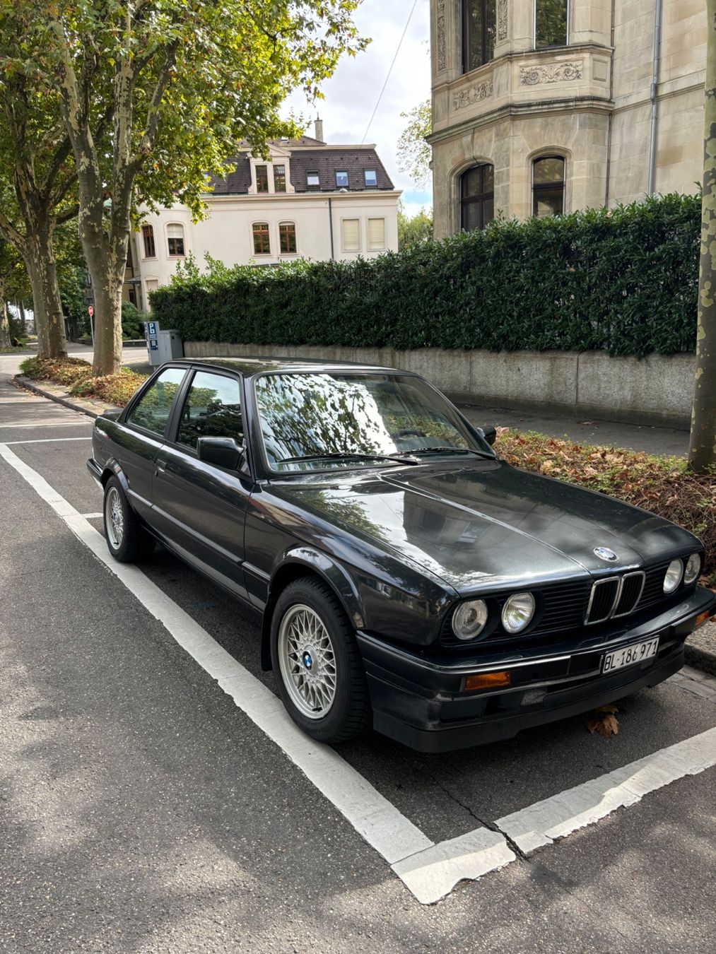 BMW Autos: BMW 318is E30 – Gebraucht aus Binningen von