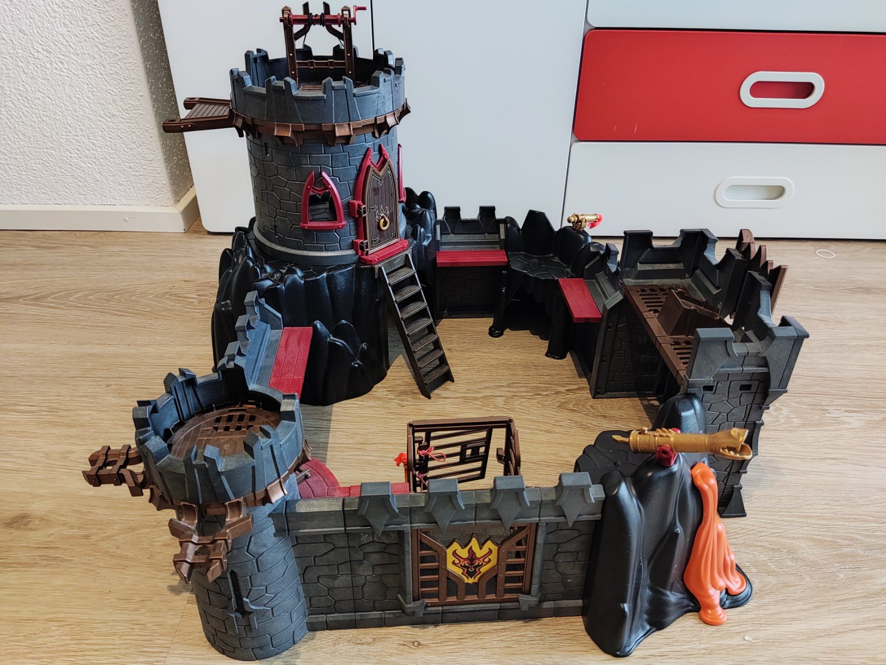 Playmobil Giocattoli: Playmobil Burnham Raiders Burg – Usato da Seuzach venduto da nikbru