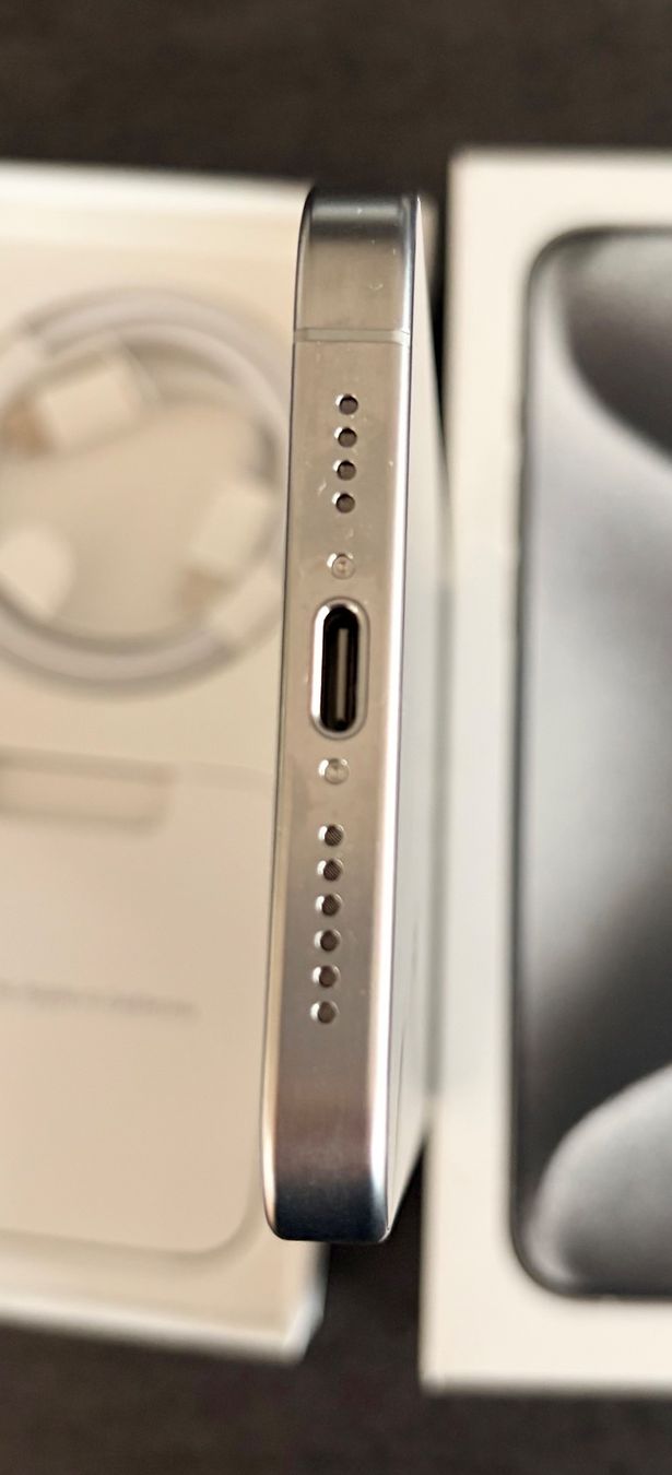 Apple Telefoni cellulari / Smartphones: iPHONE 15 PRO MAX white 256GB-ZDD – Usato da Nürensdorf venduto da metropolitans 3