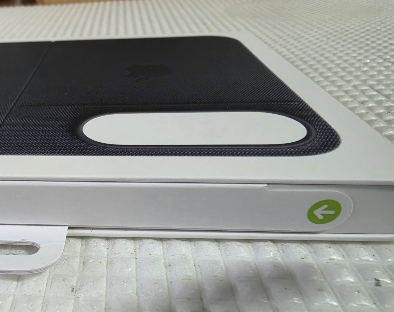 Apple Covers & Schutzfolien: iPhone Duo, folio avec support et MagSafe – Neu und originalverpackt aus Reconvilier von MARCLAT 1