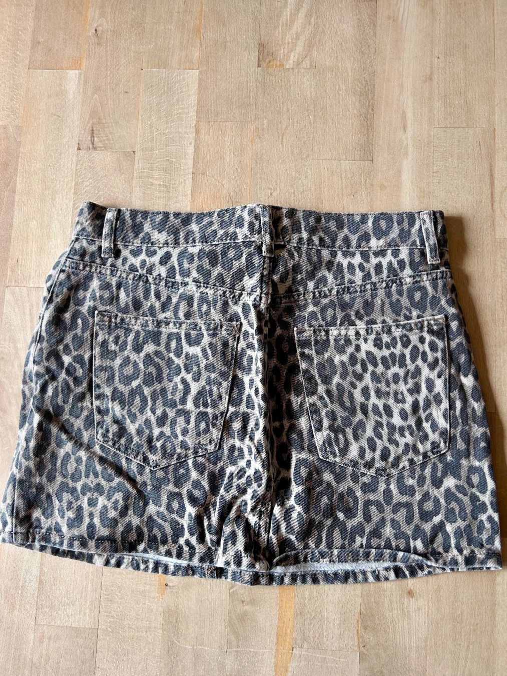 Gonne: Minirock Pull&Bear Leo-Muster Grösse M gebraucht – Usato da Bern venduto da lisabu 1