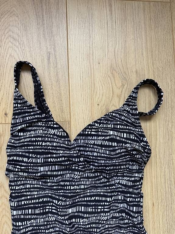 Costumi da bagno & Bikini: Badeanzug Grösse S / 36 – Usato da Aadorf venduto da mar_l5n2 1