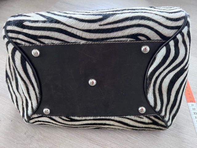 Borse da donna: Exklusive Zebra-Handtasche, wie neu! – Usato da Dulliken venduto da Nikitiki5 7