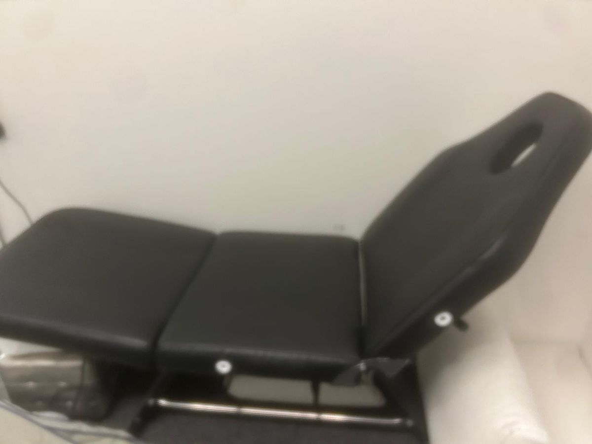 Sedie a sdraio: Kosmetikliege / Massageliege – Usato da Aarau venduto da Dr.Ikic 1