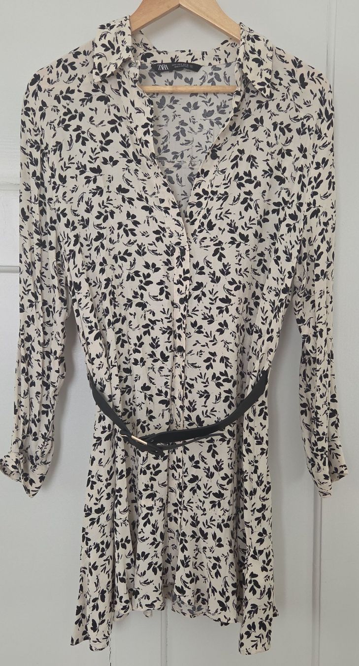 Zara Vestiti: Kleid mit Blumenmuster - ZARA Gr. S – Nuovo (secondo la descrizione) da Zürich venduto da vec_6r9d