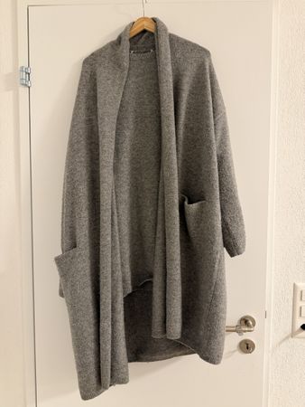 Zara Damen Strickjacke grau lang mit passendem Kleid 