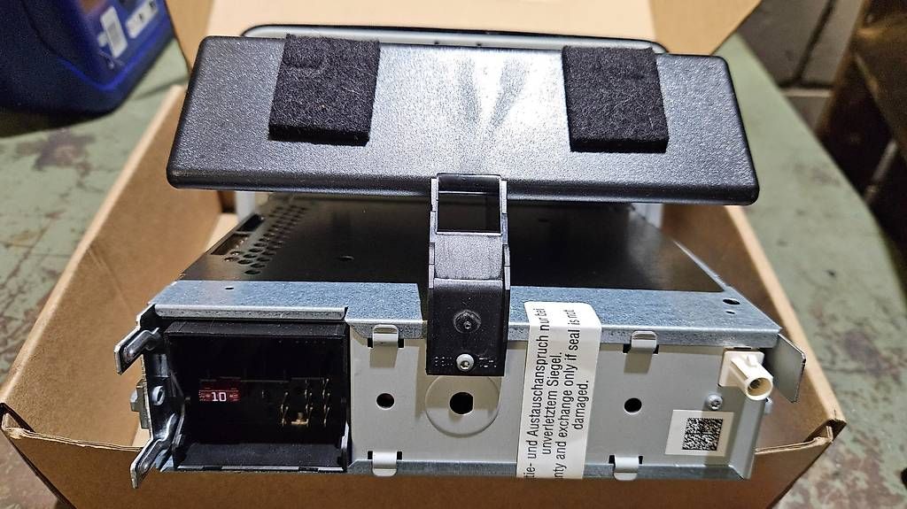 Radios: VW T5 Original Radio – Gebraucht aus Rüschegg Gambach von Wattify 2