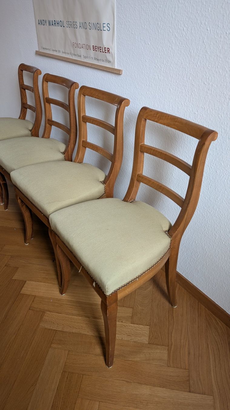 Chaises: 4 Holzstühle mit Polster – D'occasion à Basel par wollamhsram 3