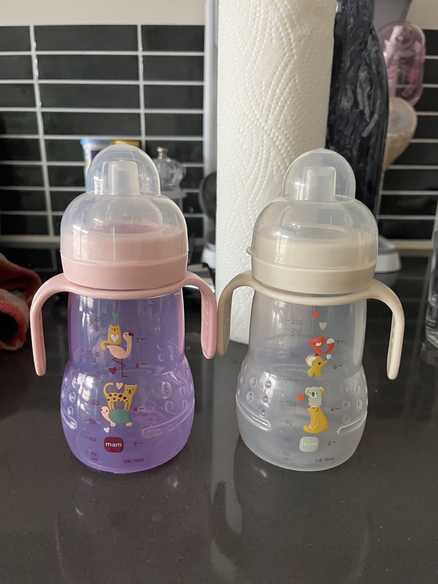 Mam Pasti del neonato: Two 220ml Mam Trainer Bottles  – Usato da Zürich venduto da geo_vls6